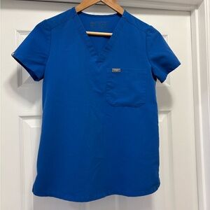 Figs Women's Short Sleeve V-Neck Scrub Top in Blue